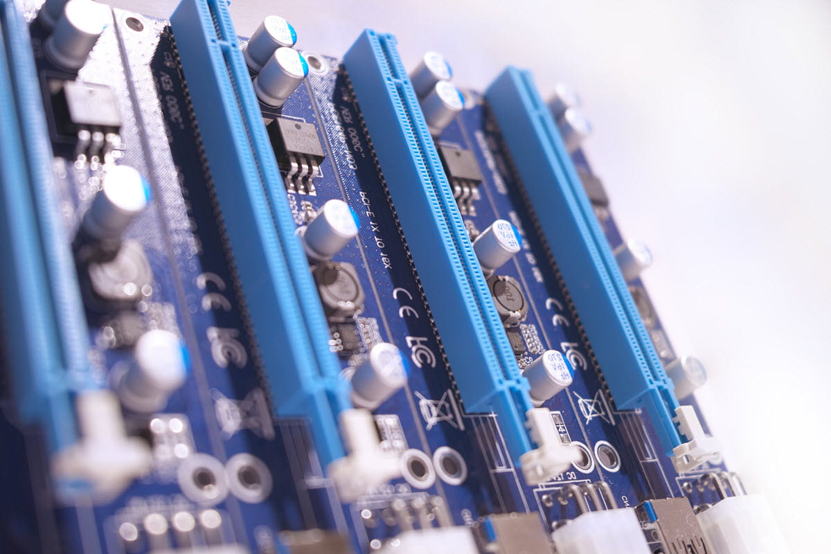 Circuit board with PCI slots